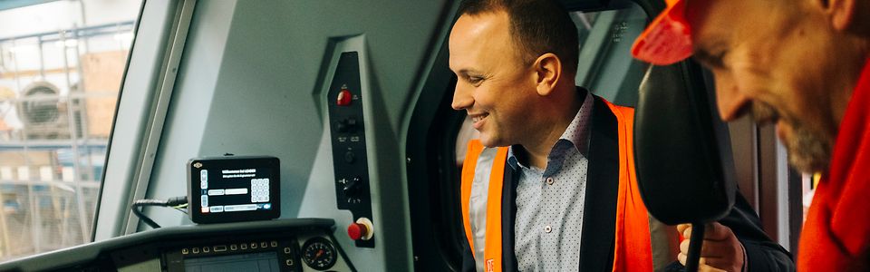 DB Cargo y Transfesa Logistics lanzan una formación gratuita y empleo indefinido para los españoles que quieran ser maquinistas en Alemania DB Cargo y Transfesa Logistics lanzan una formación gratuita y empleo indefinido para los españoles que quieran ser maquinistas en Alemania